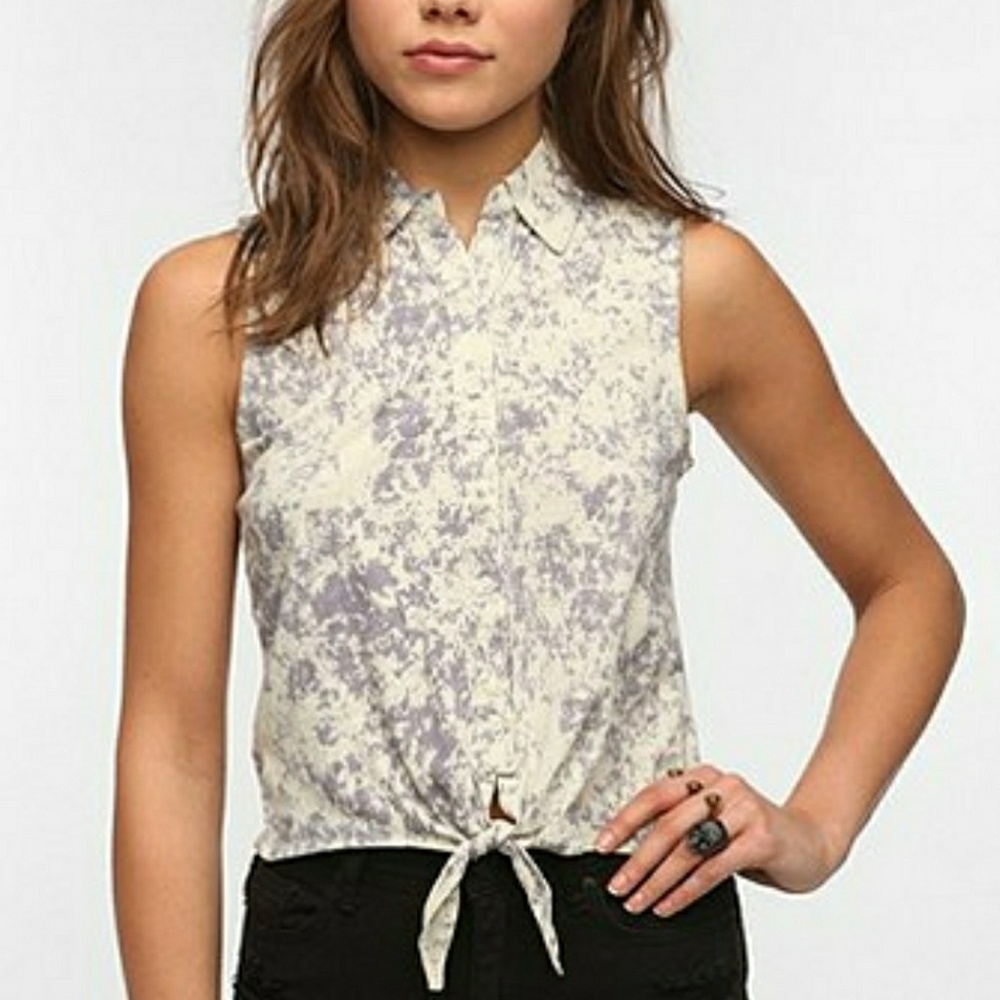 Button Up Sleeveless Crop Tee